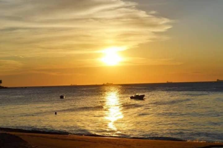 Suite Pe Na Areia- Espaco Independente Na Praia Do Curral Com Localizacao Privilegiada - Simplicidade E Comodidade Com O Por Do Sol Mais Lindo De Ilhabela - Melhor Custo Beneficio Para Ate 4 Pessoas , Na Av Jose Pacheco Do Nascimento Nº 7682 Eksteriør billede